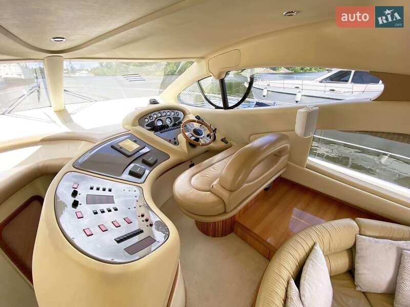 Моторна яхта Azimut Benetti 2002 в Києві