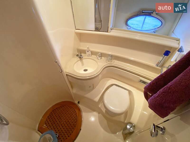 Моторна яхта Azimut Benetti 2002 в Києві