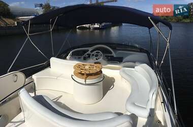 Моторна яхта Azimut Benetti 2002 в Києві