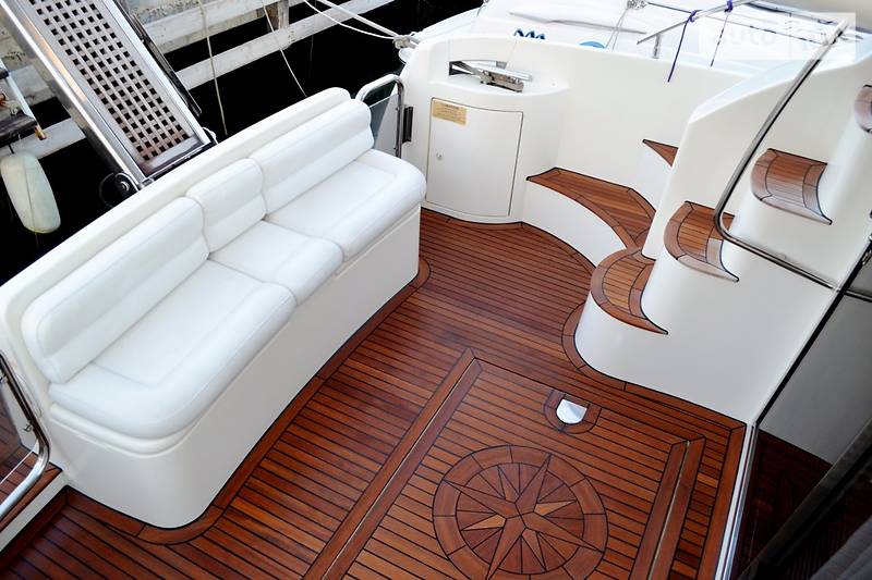 Моторна яхта Azimut Bennetti 2004 в Києві