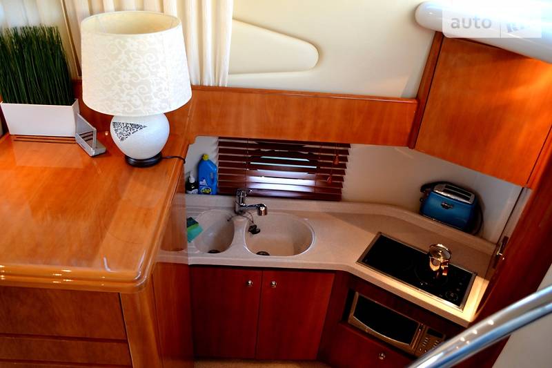 Моторна яхта Azimut Bennetti 2004 в Києві