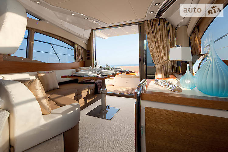 Моторна яхта Azimut Bennetti 2013 в Києві