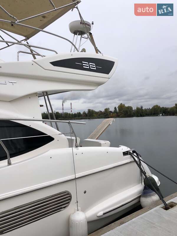Моторная яхта Azimut Flybridge-Range 2011 в Киеве