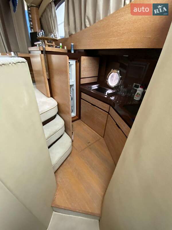 Моторная яхта Azimut Flybridge-Range 2011 в Киеве