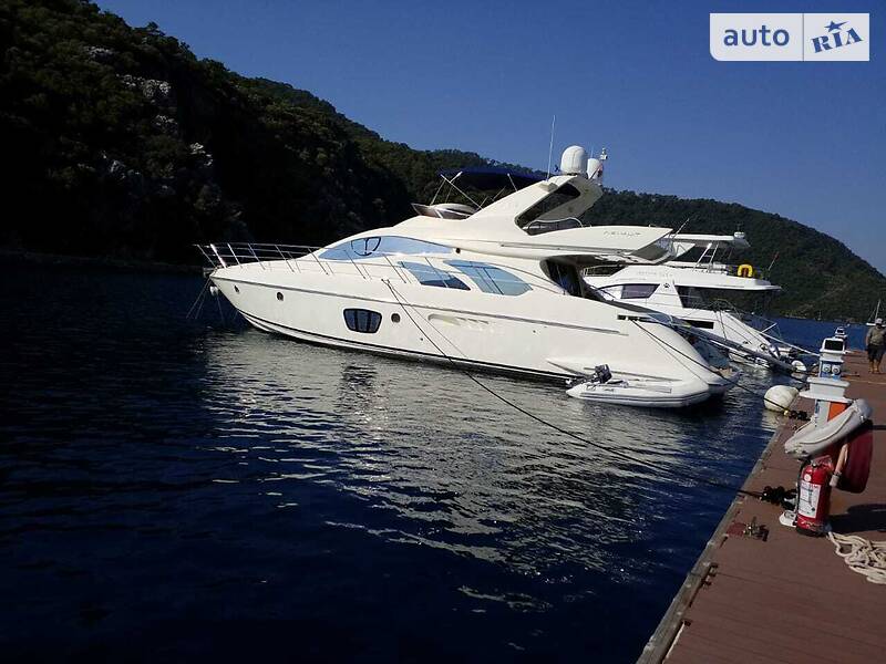 Моторная яхта Azimut Flybridge-Range 2005 в Киеве