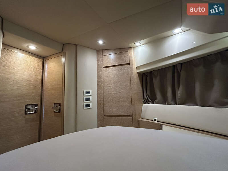 Моторна яхта Azimut Flybridge-Range 2011 в Києві фото 60 Моторна яхта Azimut Flybridge-Range 2011 в Києві
