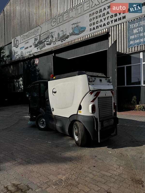 Прибиральна машина Azura MC 200 2014 в Львові