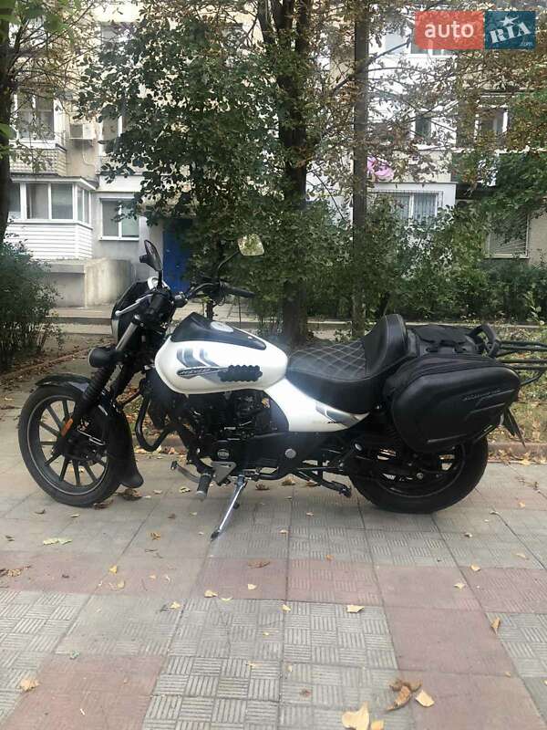 Bajaj Avenger 2020
