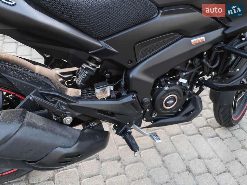Мотоцикл Без обтекателей (Naked bike) Bajaj Dominar D400 2022 в Львове