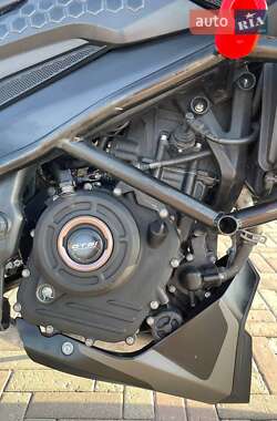 Мотоцикл Без обтекателей (Naked bike) Bajaj Dominar D400 2020 в 