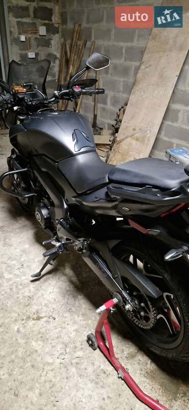 Мотоцикл Без обтекателей (Naked bike) Bajaj Dominar D400 2023 в Харькове