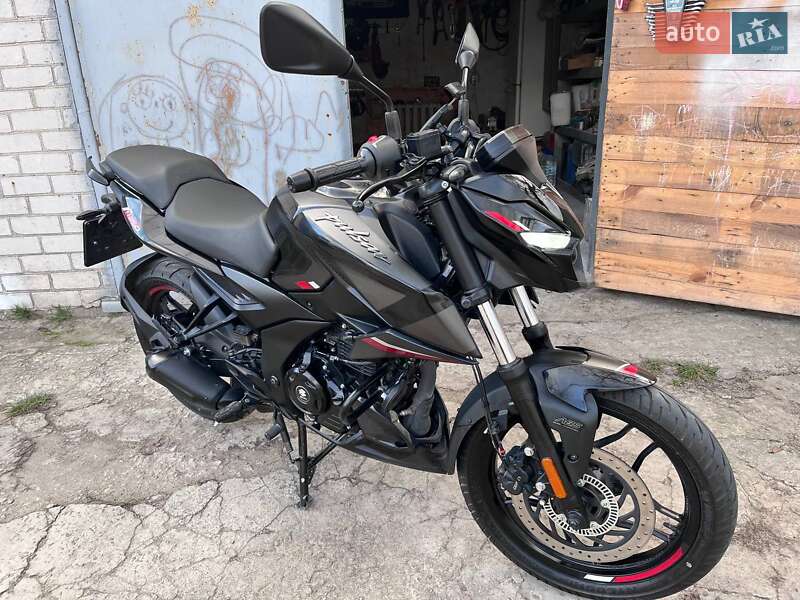 Мотоцикл Без обтекателей (Naked bike) Bajaj Pulsar N250 2024 в Днепре фото 2 Мотоцикл Без обтекателей (Naked bike) Bajaj Pulsar N250 2024 в Днепре