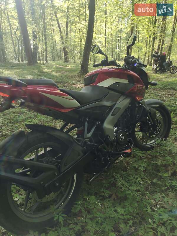 Мотоцикл Без обтікачів (Naked bike) Bajaj Pulsar NS200 2024 в Луцьку фото 2 Мотоцикл Без обтікачів (Naked bike) Bajaj Pulsar NS200 2024 в Луцьку