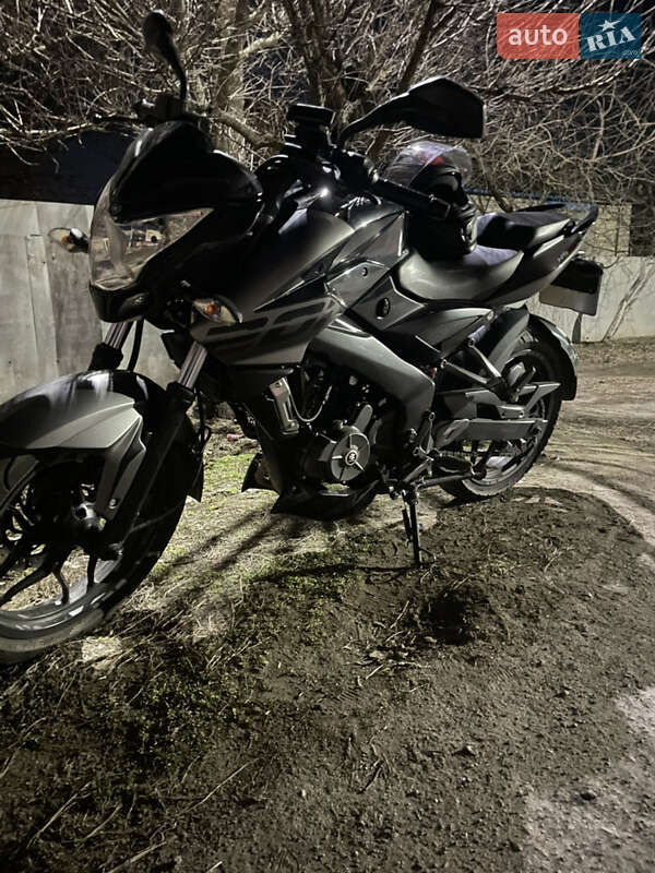 Мотоцикл Без обтекателей (Naked bike) Bajaj Pulsar NS200 2017 в Бобровице фото 8 Мотоцикл Без обтекателей (Naked bike) Bajaj Pulsar NS200 2017 в Бобровице