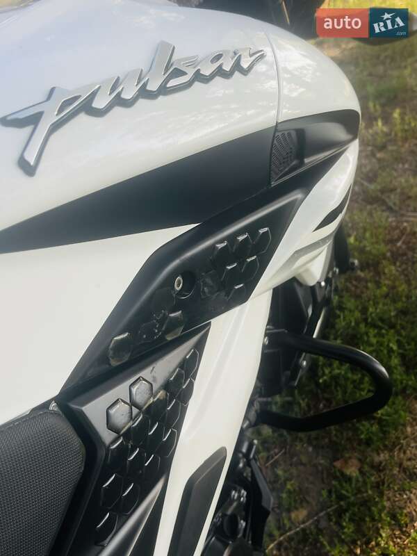 Мотоцикл Без обтекателей (Naked bike) Bajaj Pulsar NS200 2021 в Киеве
