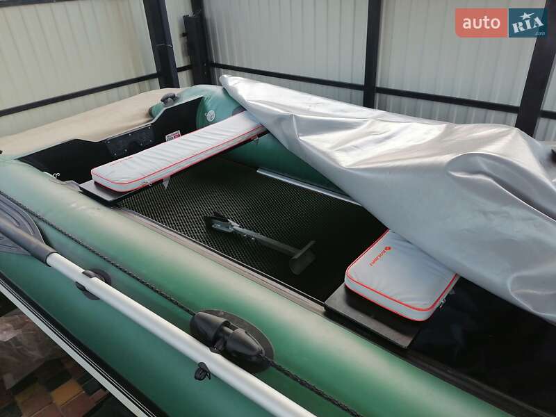 Лодка Bark B 2022 в Чернигове