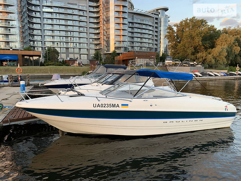 Моторная яхта Bayliner 2352 2001 в Киеве