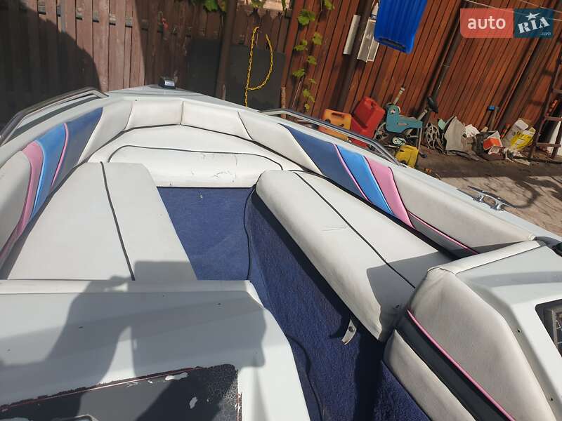 Лодка Bayliner Capri 1989 в Запорожье
