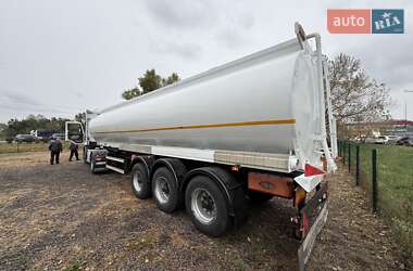 Цистерна Benalu 2S21 2015 в Киеве
