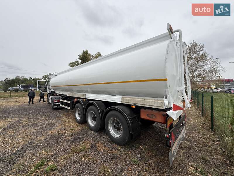 Цистерна Benalu 2S21 2015 в Киеве