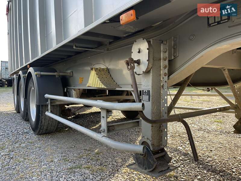Самоскид напівпричіп Benalu Agriliner 2007 в Вінниці