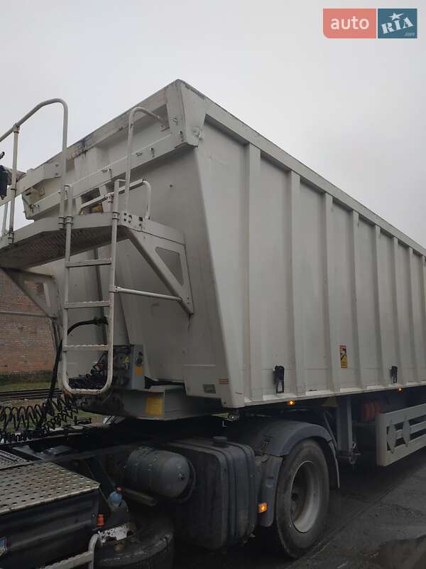 Зерновоз - напівпричіп Benalu Benalu 2013 в Старокостянтинові