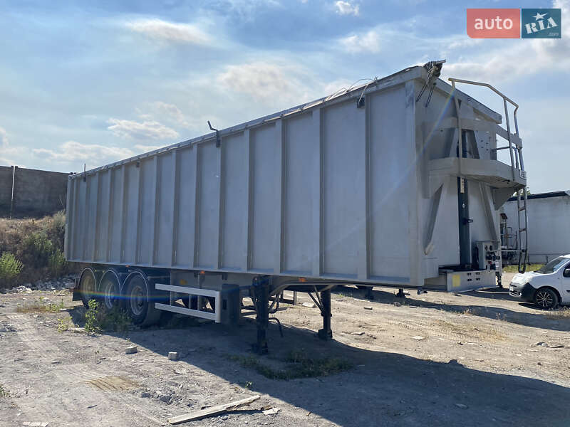 Зерновоз - напівпричіп Benalu Benalu 2005 в Южному