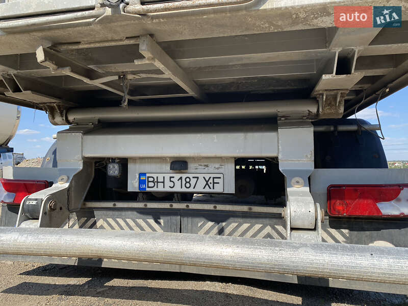 Зерновоз - напівпричіп Benalu Benalu 2005 в Южному