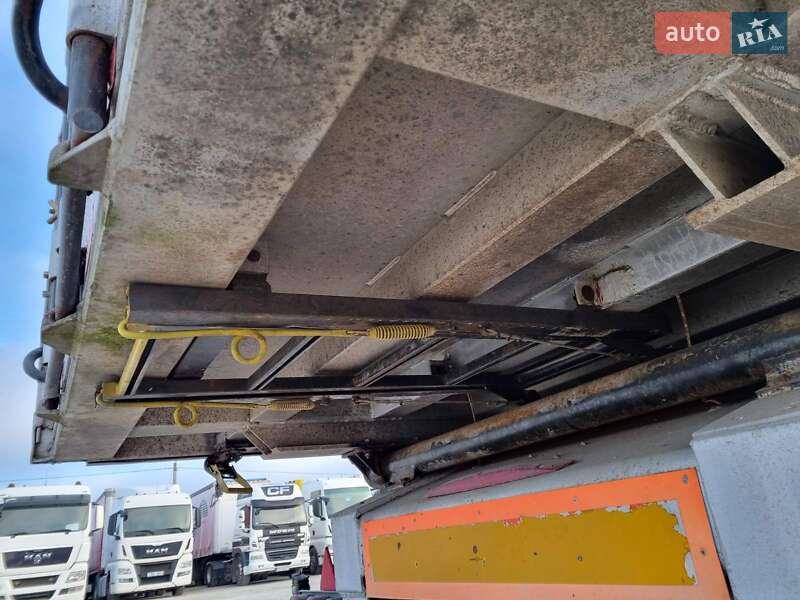 Самосвал полуприцеп Benalu Fruehauh 2010 в Виннице