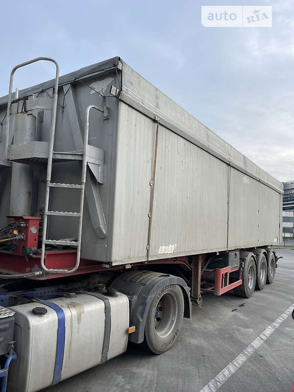 Зерновоз - напівпричіп Benalu Optiliner 2008 в Тячеві