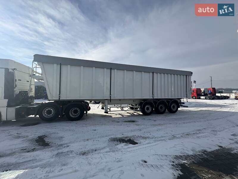 Зерновоз - напівпричіп Benalu С34 2008 в Чернівцях
