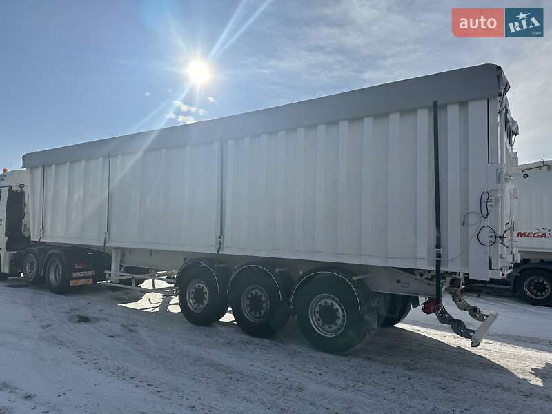 Зерновоз - напівпричіп Benalu С34 2008 в Чернівцях