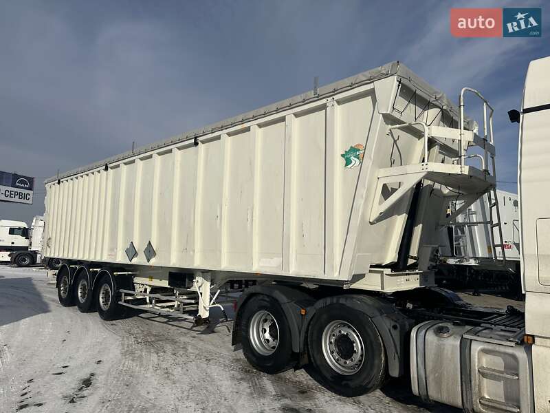 Зерновоз - напівпричіп Benalu С34 2008 в Чернівцях
