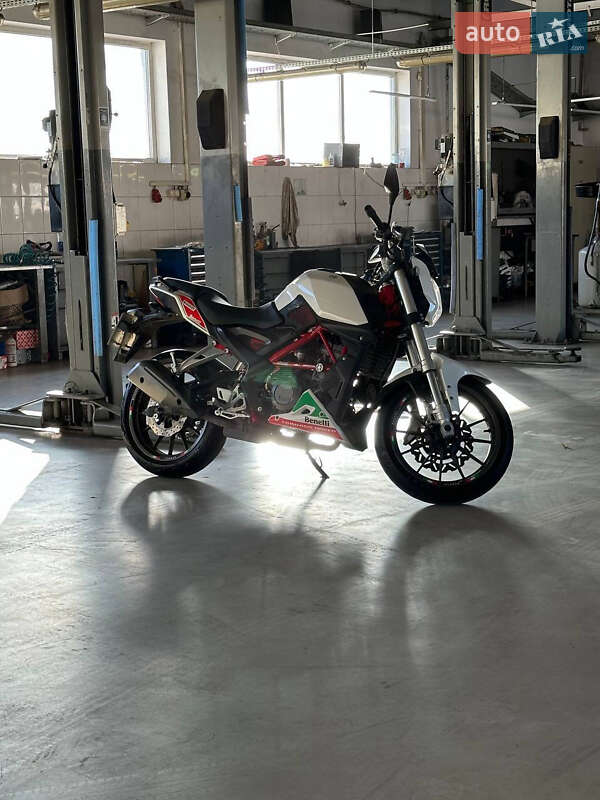 Benelli TNT 25