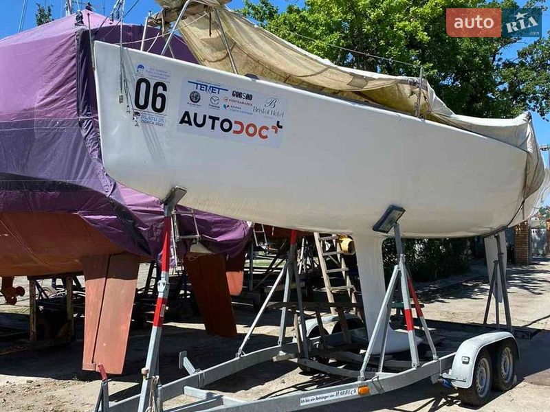 Парусная яхта Beneteau Barracuda 1997 в Киеве