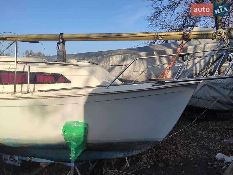 Парусная яхта Beneteau Oceanis 1987 в Киеве
