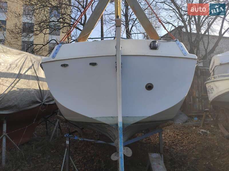 Парусная яхта Beneteau Oceanis 1987 в Киеве