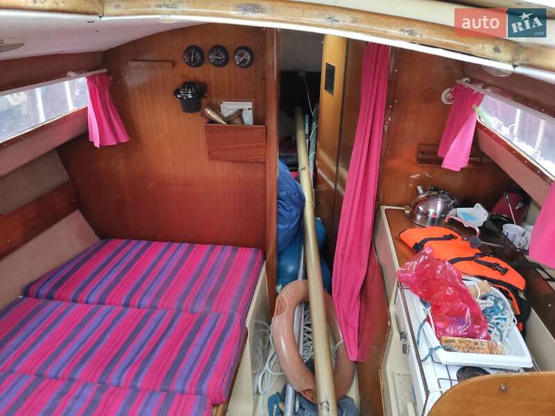 Парусная яхта Beneteau Oceanis 1987 в Киеве