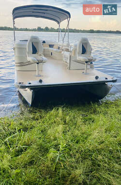 Катер Bentley Pontoons 19 2012 в 