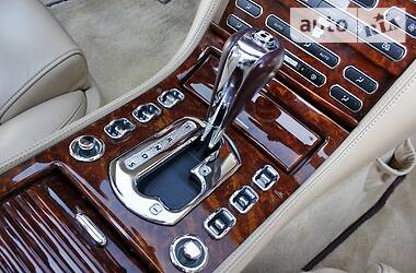Кабриолет Bentley Azure 2007 в 