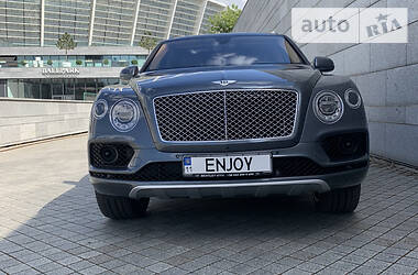 Позашляховик / Кросовер Bentley Bentayga 2016 в 