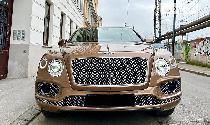 Внедорожник / Кроссовер Bentley Bentayga 2017 в 