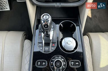 Внедорожник / Кроссовер Bentley Bentayga 2016 в 