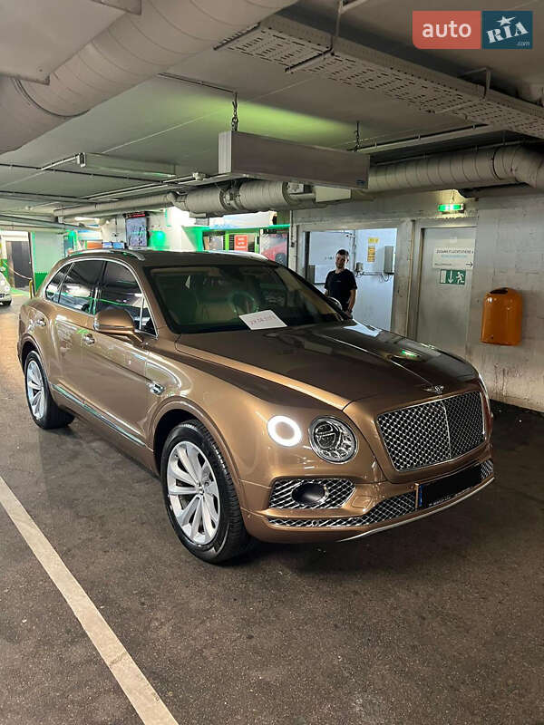 Внедорожник / Кроссовер Bentley Bentayga 2016 в Киеве