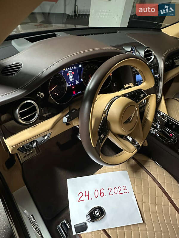 Внедорожник / Кроссовер Bentley Bentayga 2016 в Киеве
