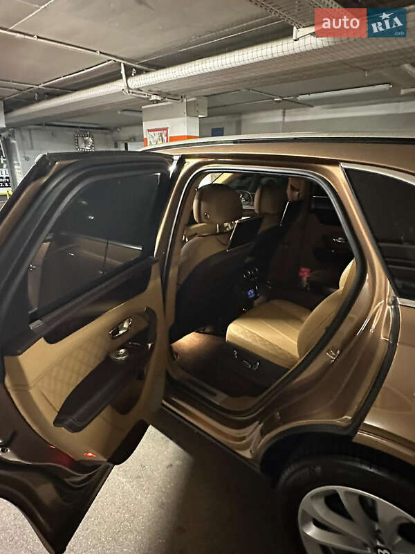 Внедорожник / Кроссовер Bentley Bentayga 2016 в Киеве