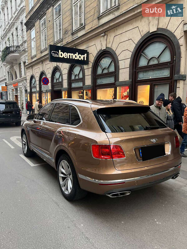Внедорожник / Кроссовер Bentley Bentayga 2016 в Киеве