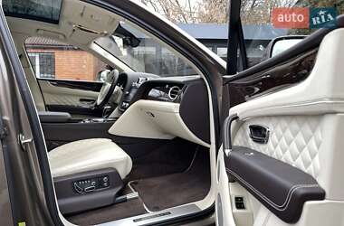 Внедорожник / Кроссовер Bentley Bentayga 2017 в 