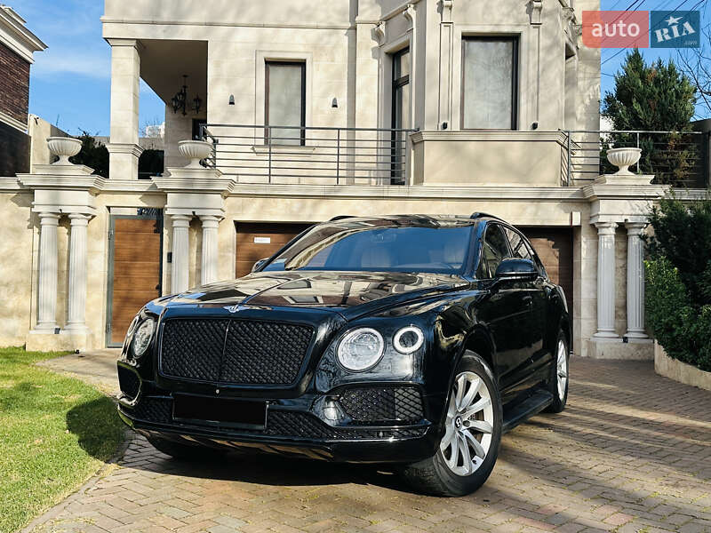 Внедорожник / Кроссовер Bentley Bentayga 2016 в 