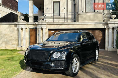 Внедорожник / Кроссовер Bentley Bentayga 2016 в 